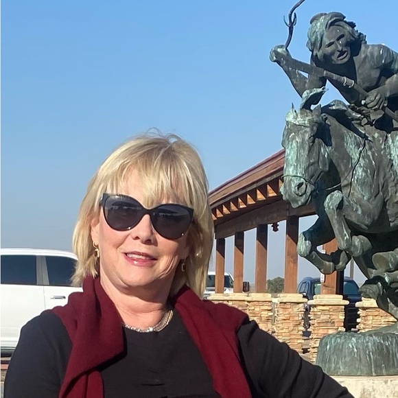 Meet your Posher, Sherry - Picture 7 of 11